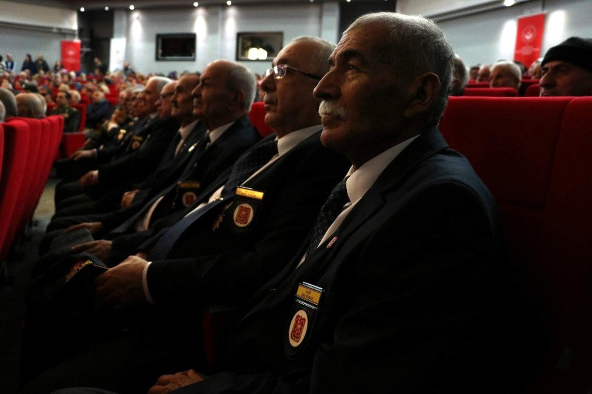 Manisalı Kıbrıs gazilerine madalya töreni