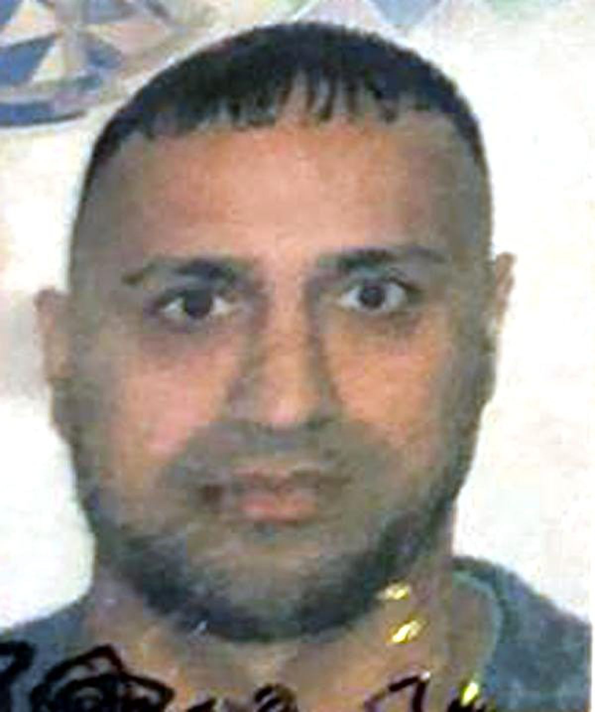 Midibüsle çarpışan otomobildeki İngiliz baba- oğul öldü