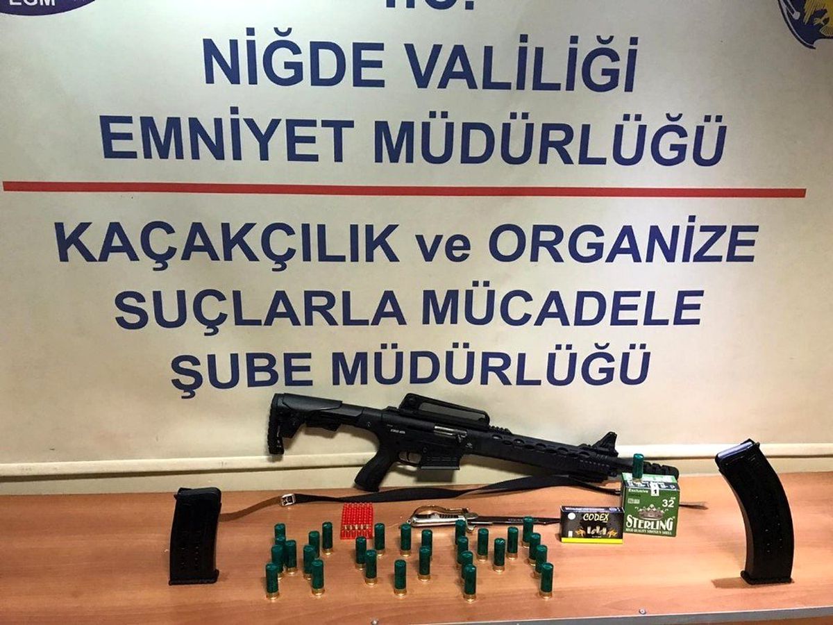 Niğde\'de eğlence merkezinde silah ele geçirildi