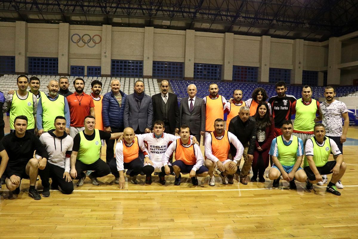Niğde\'de polislerle engelliler dostluk maçı yaptı
