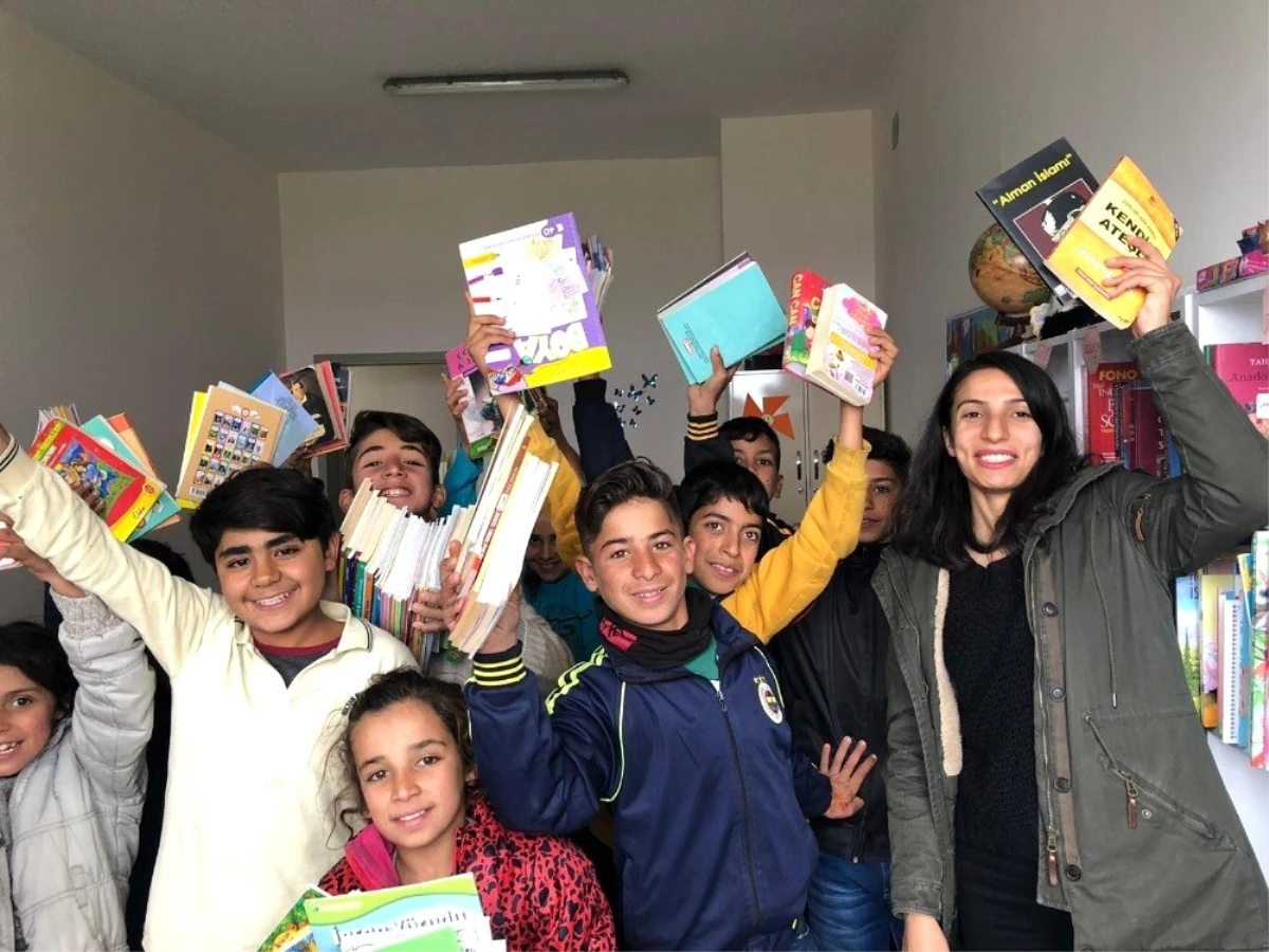 O kitaplar köy okulundaki öğrencilere ulaştı