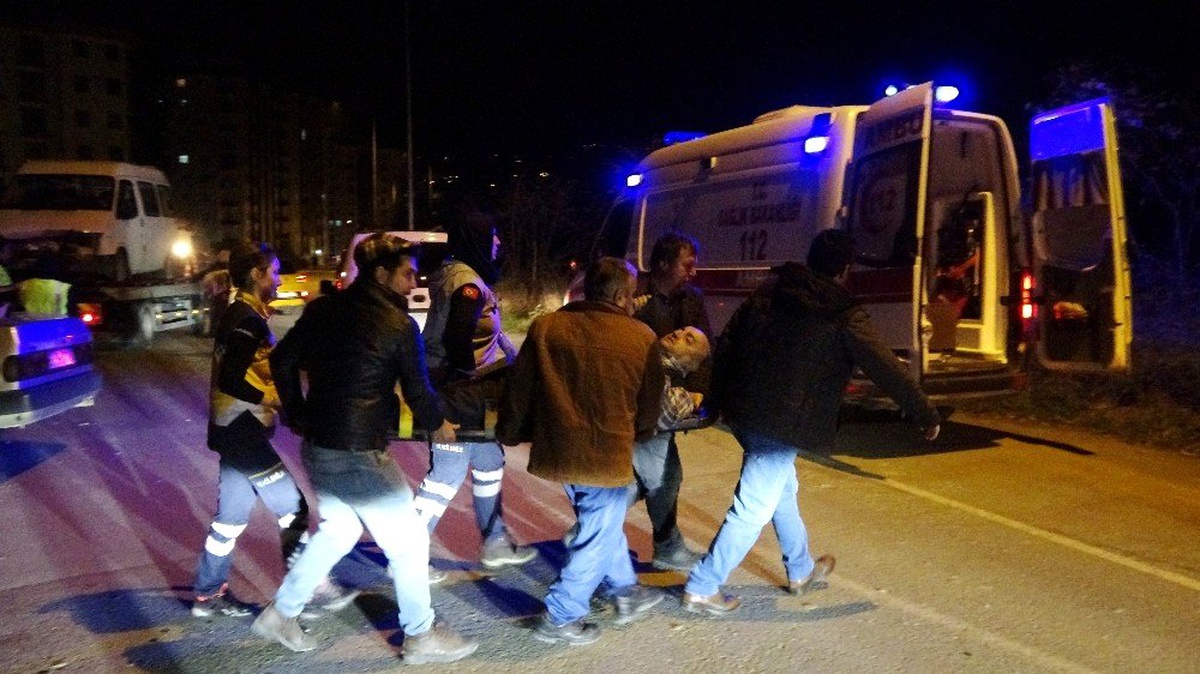 Ordu\'da trafik kazası: 1\'i çocuk 4 yaralı