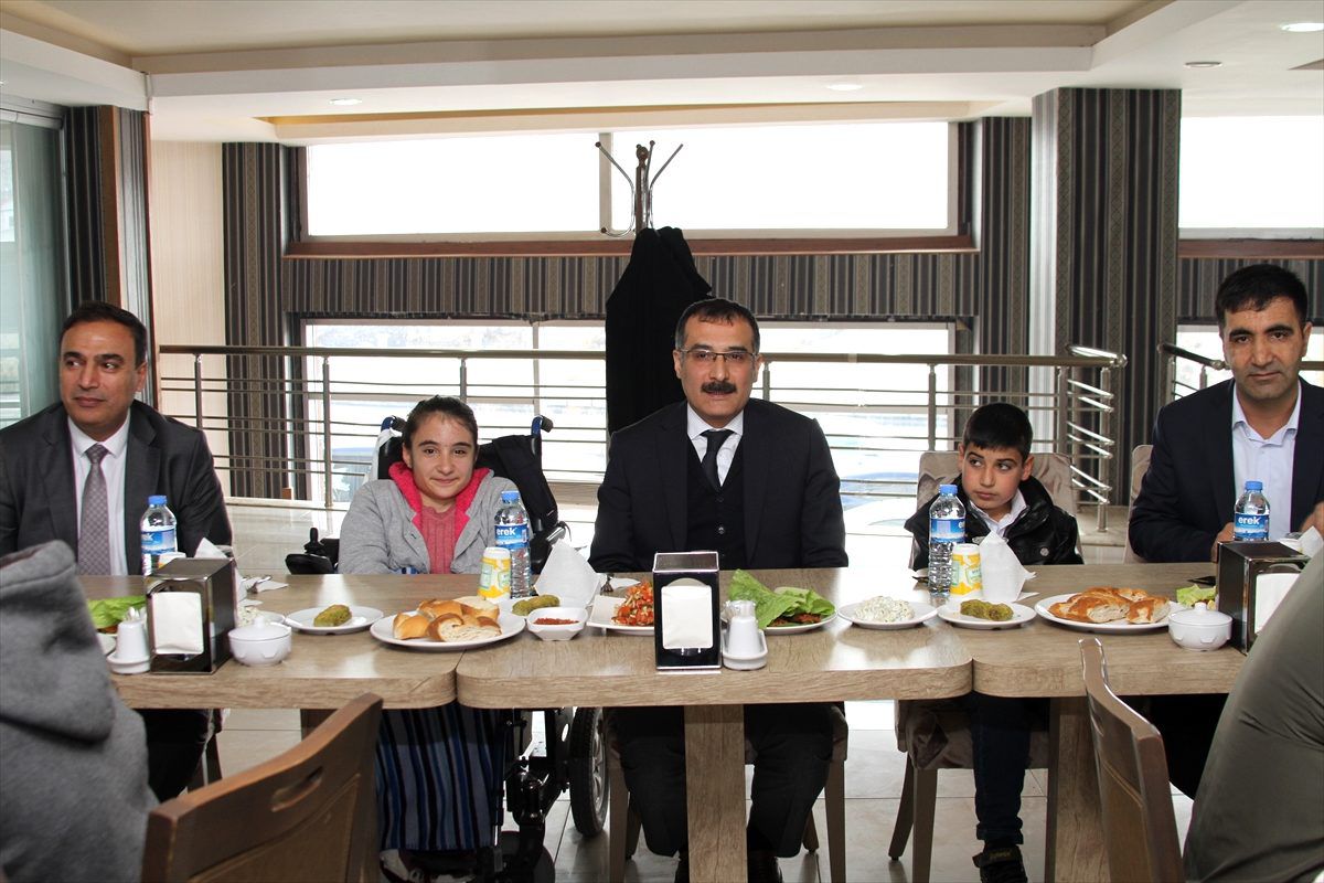 Özalp\'ta "3 Aralık Dünya Engeliler Günü" etkinliği