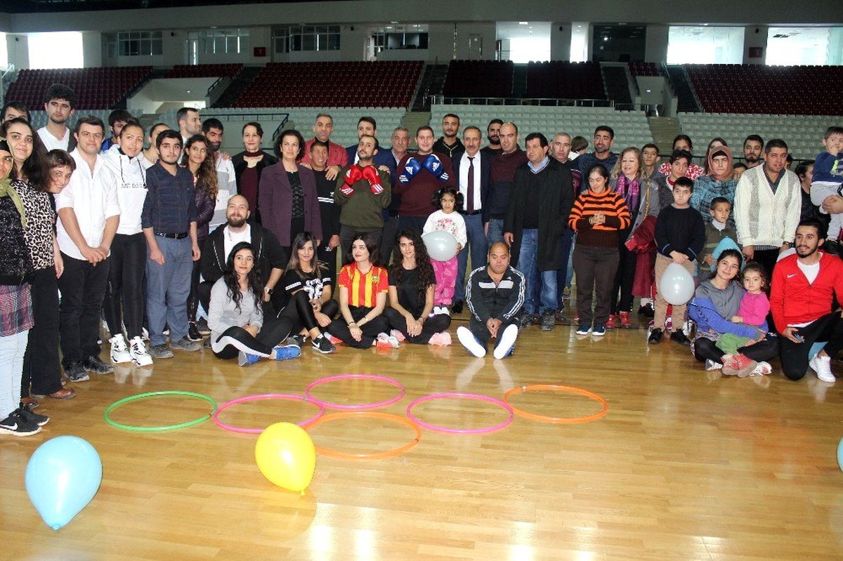 Özel bireyler spor yapıp eğlendi