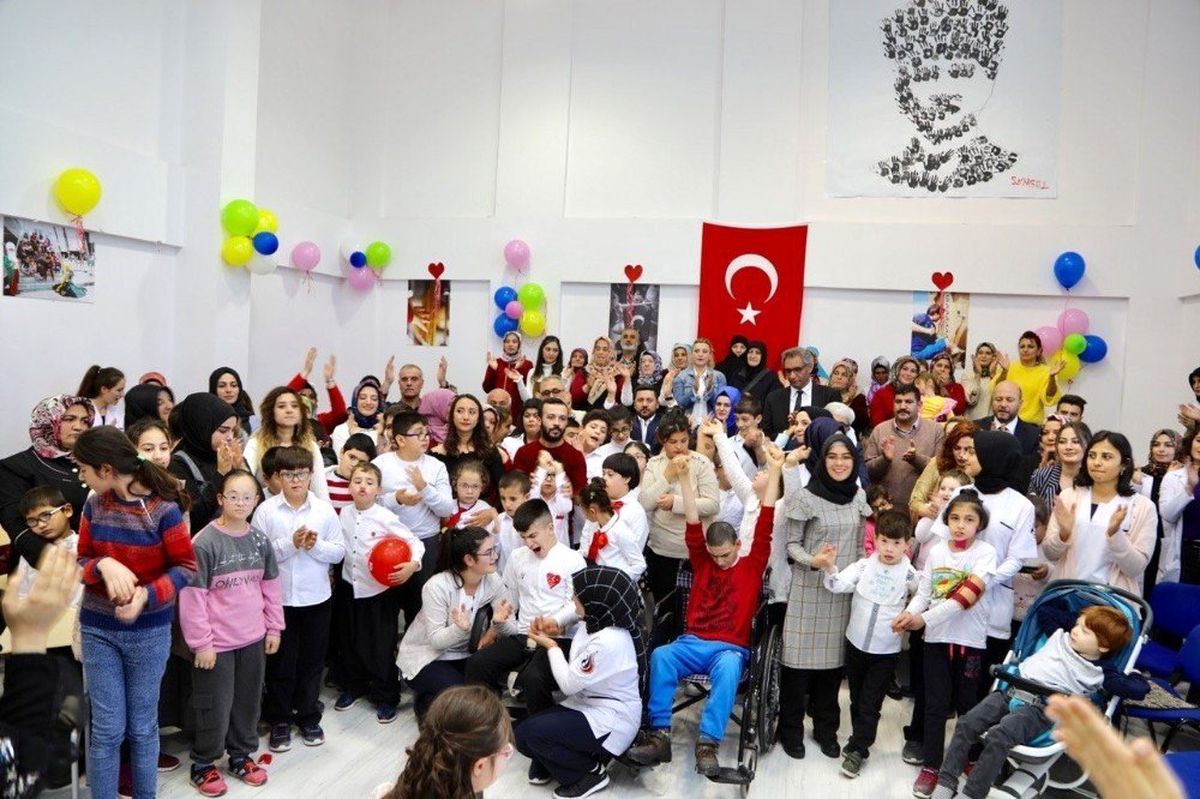 Özel İnsanlardan Başkan Arı\'ya sevgi seli