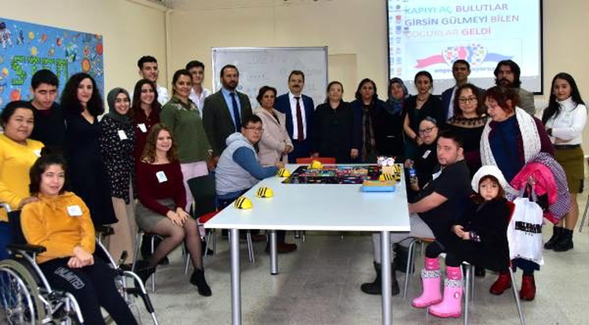 Özel öğrencilerin sosyalleşmesine robotik kodlamalı destek