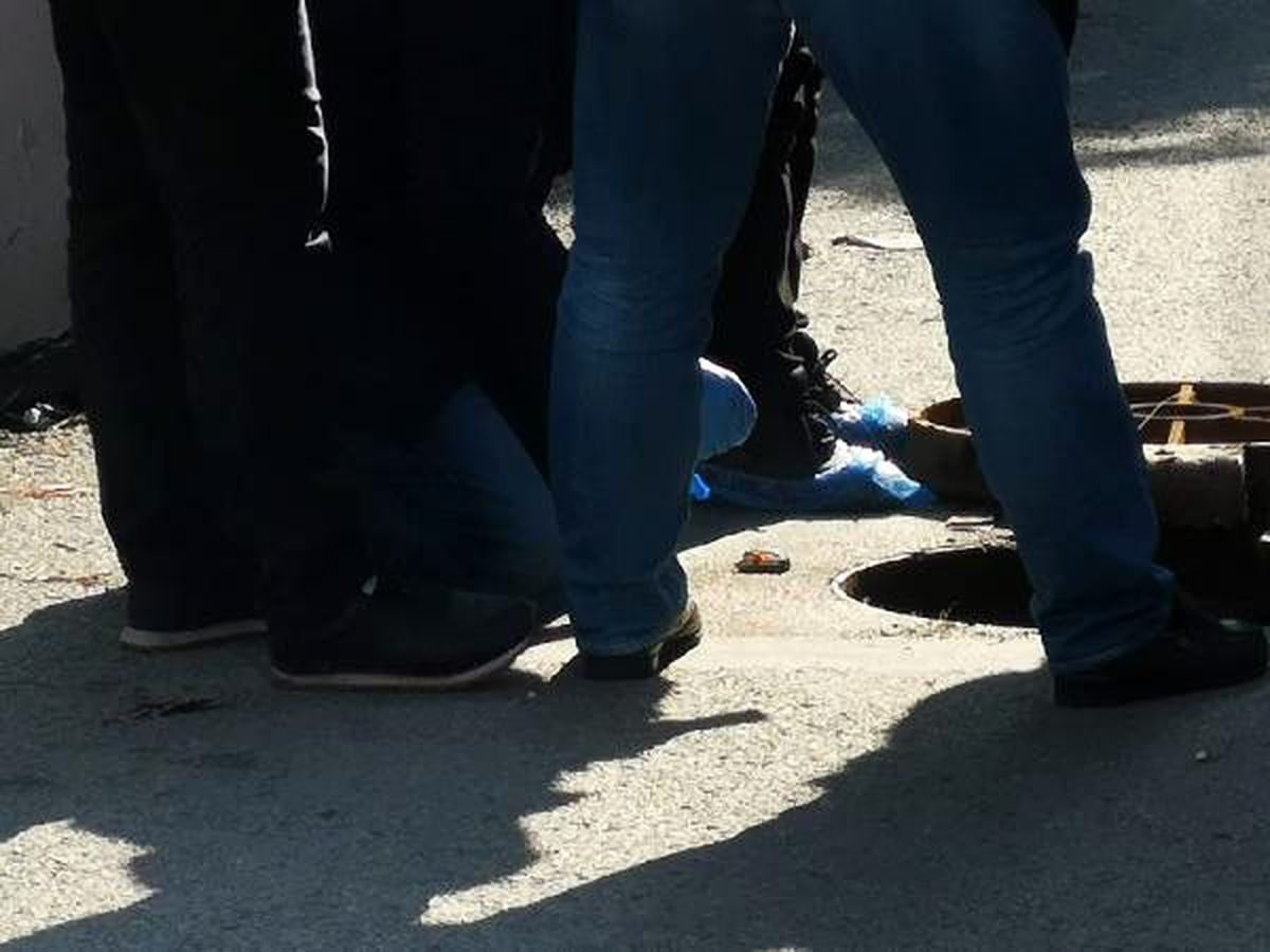 Pendik\'te temizlik yapan ekipler rögarda patlamamış mermi buldu