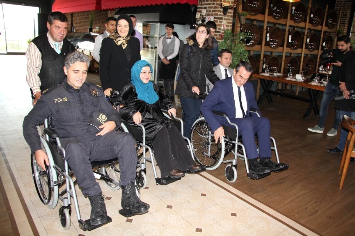 Protokol, 3 Aralık Dünya Engelliler Günü\'nde tekerlekli sandalyeye bindi