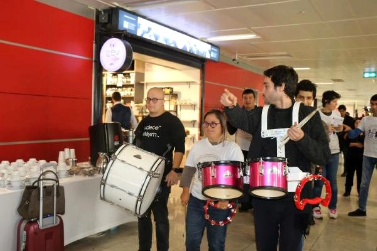 Sabiha Gökçen Havalimanı\'nda İstanbul Zihinsel Engelliler Vakfı\'nın mağazası açıldı
