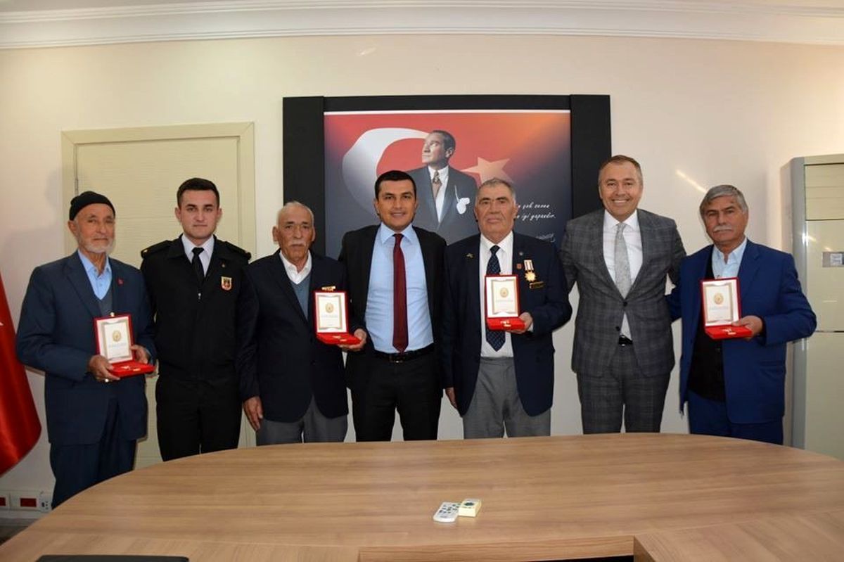 Selendili Kıbrıs gazileri madalyalarını aldı