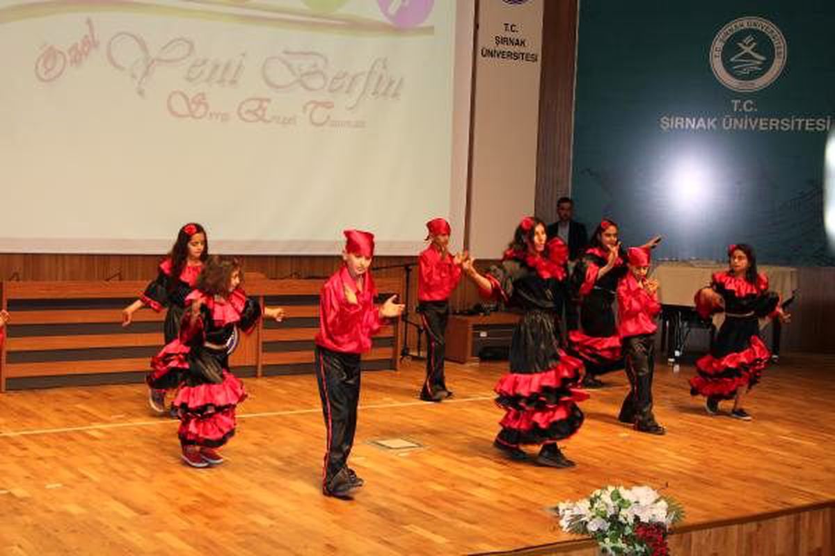 Şırnak\'taki engelliler, günlerini Hint dansı yaparak kutladı