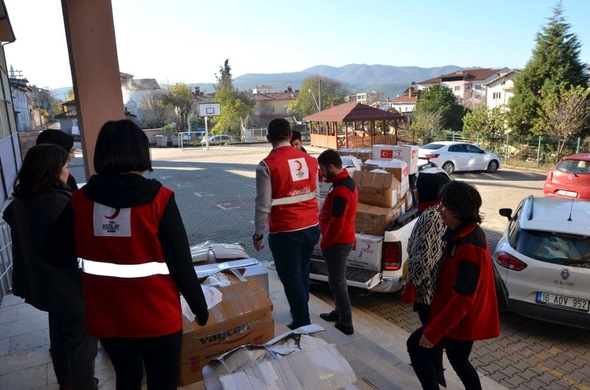 Türk Kızılay Orhaneli\'de mutluluğu paylaştı