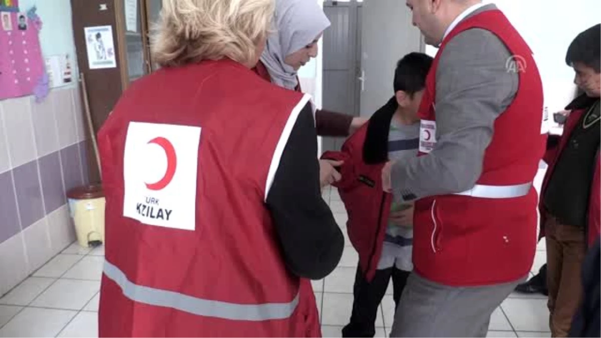 Türk Kızılayı Beşiktaş Şubesi gönüllüleri engellileri sevindirdi