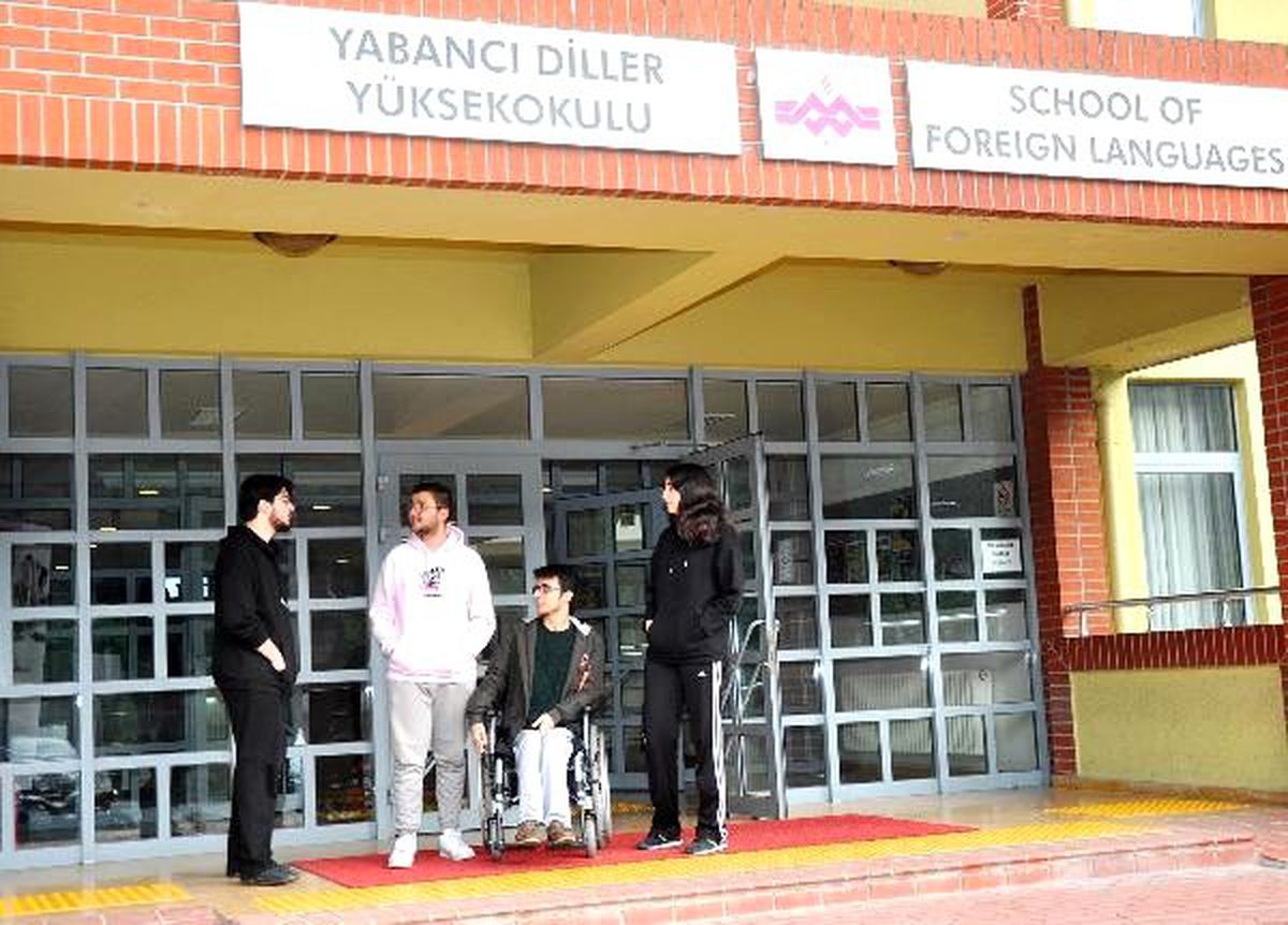 Üniversite Kampüsü\'nde "engel" yok