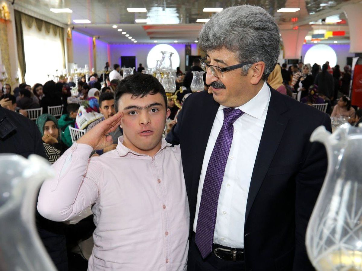 Van Büyükşehir Belediyesinden engellilere yemek