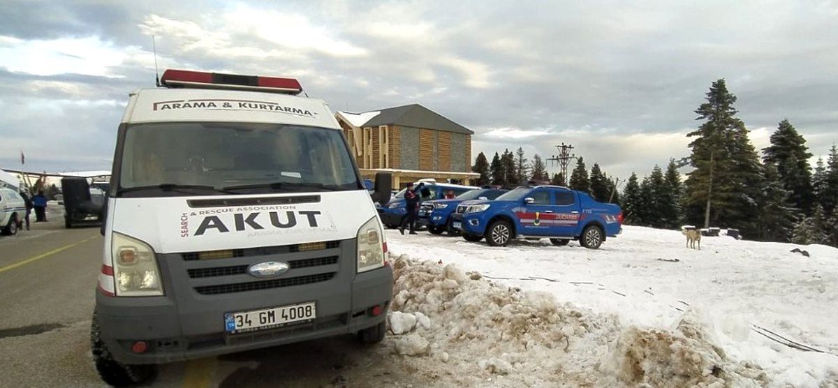 Zirve yolunda 33\'üncü saatte kayıp dağcılara ait kafa ışığı bulundu