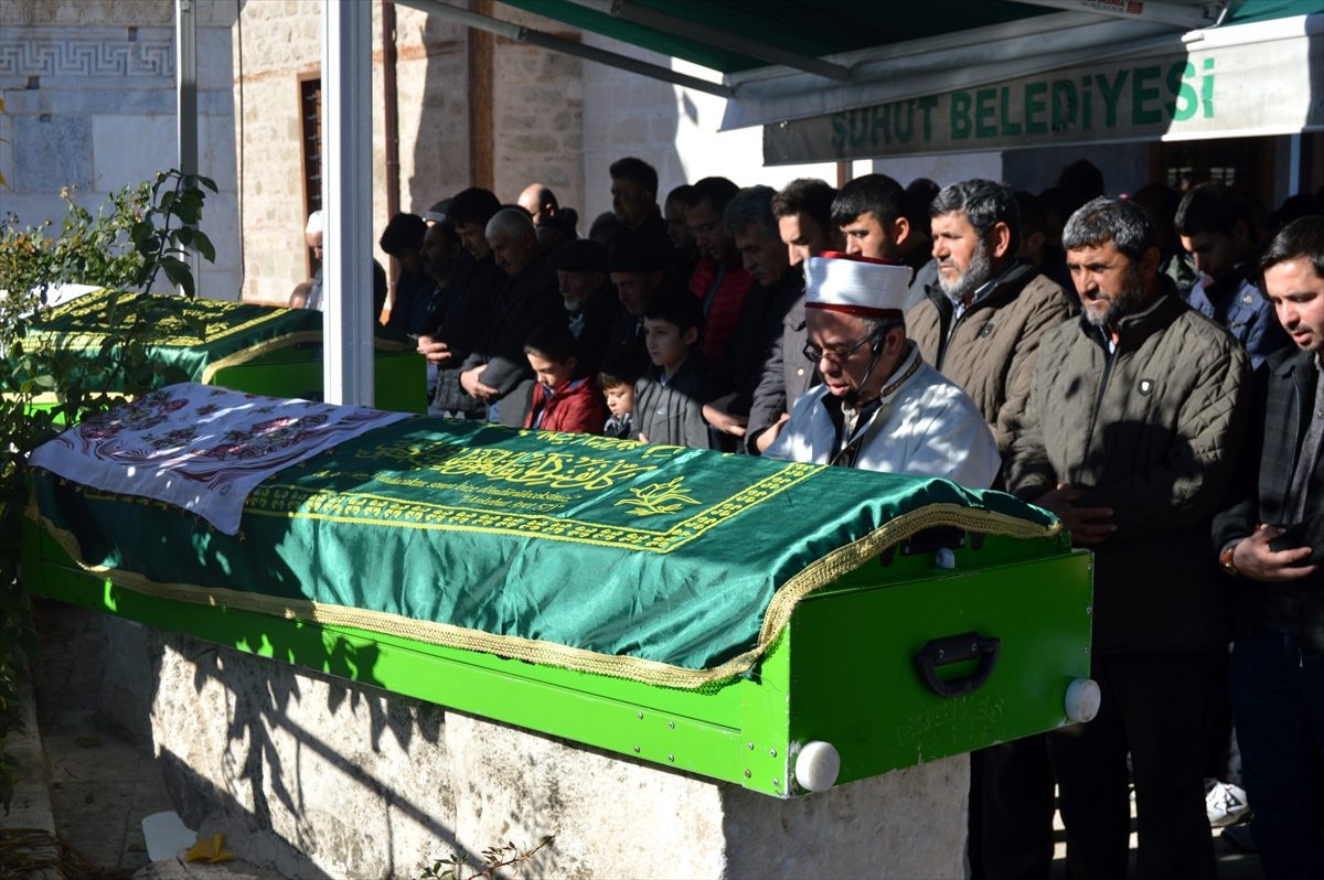 Zonguldak\'taki trafik kazasında ölen çiftin cenazesi Afyonkarahisar\'da defnedildi