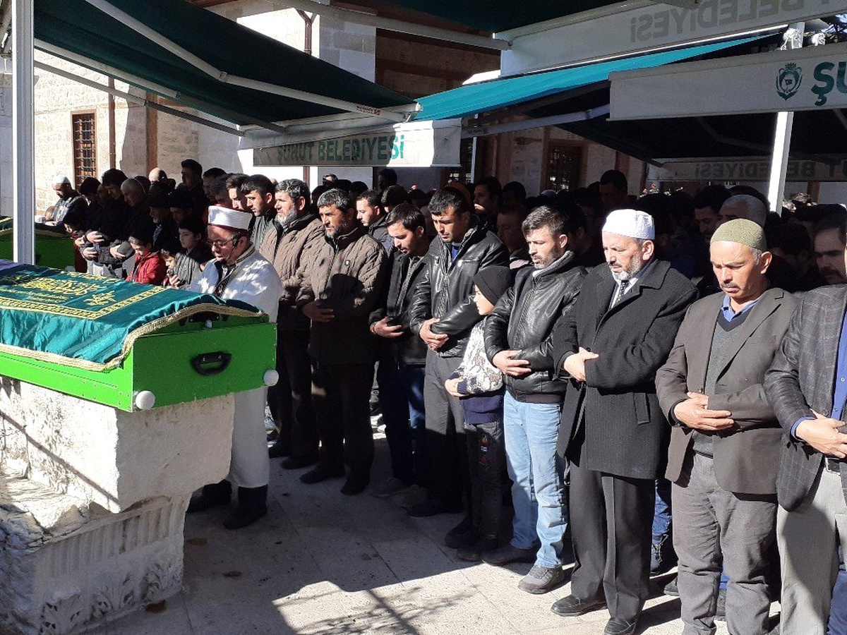 Zonguldak\'taki trafik kazasında vefat eden Tunç çifti son yolculuğuna uğurlandı