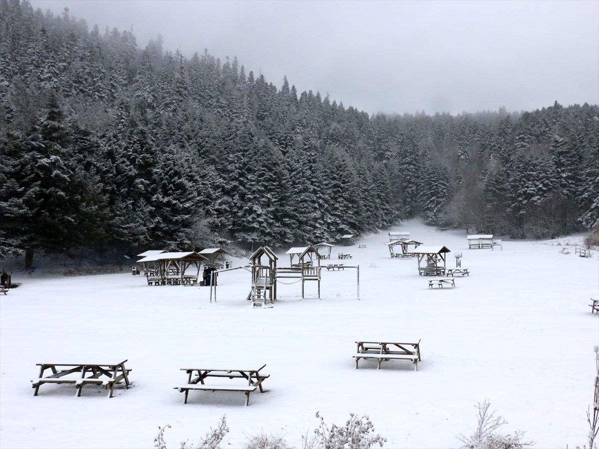 Abant Tabiat Parkı\'nda kar güzelliği