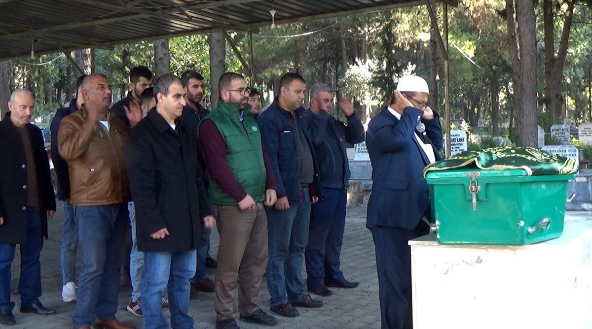 Adana\'da öldürülen genç kadın toprağa verildi