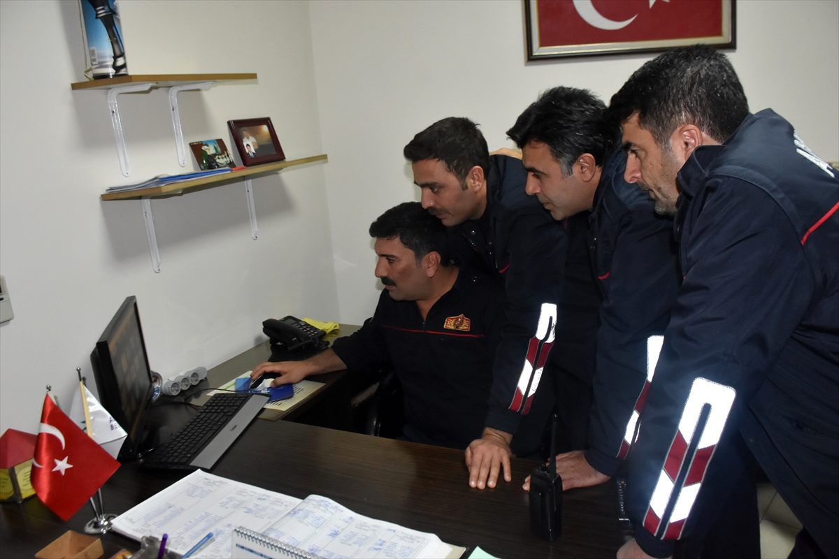 Adıyaman\'da itfaiye ekipleri AA\'nın "Yılın Fotoğrafları" oylamasına katıldı