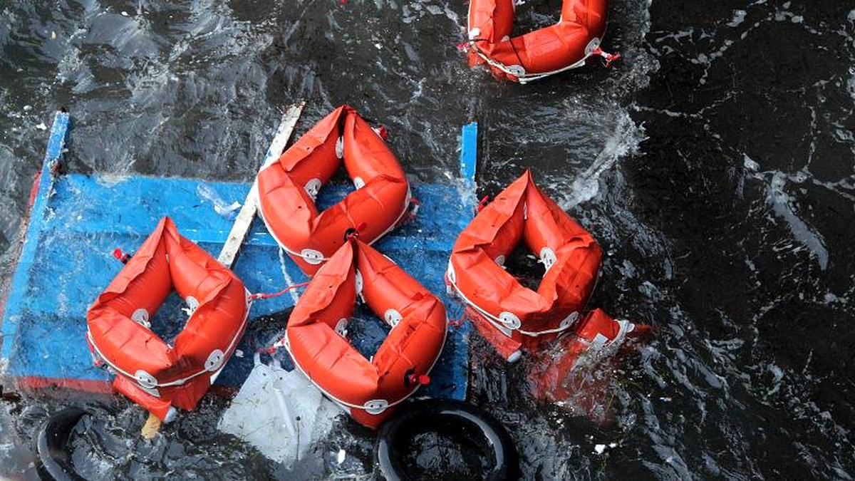 Akdeniz yine kaçak göçmenlere mezar oldu: 149 kişi kurtarılırken en az 5 kişi hayatını yitirdi