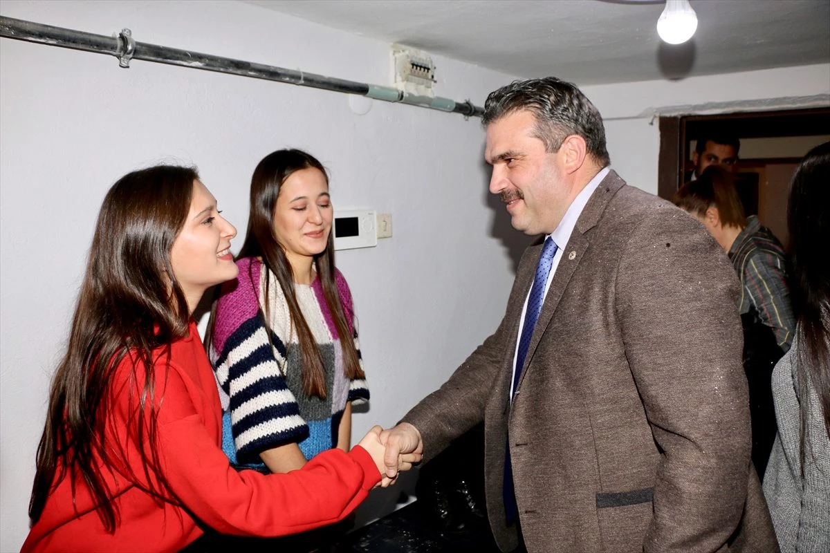 Anadolu Üniversitesi Rektörü Çomaklı\'dan öğrenci evine sürpriz ziyaret