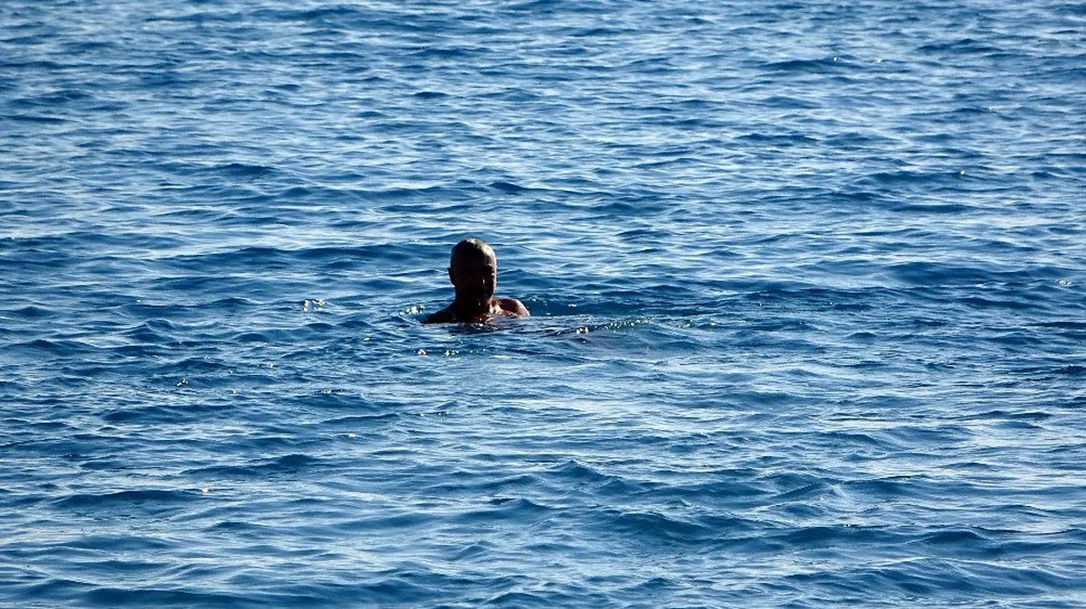 Antalya\'da aralık ayında deniz keyfi