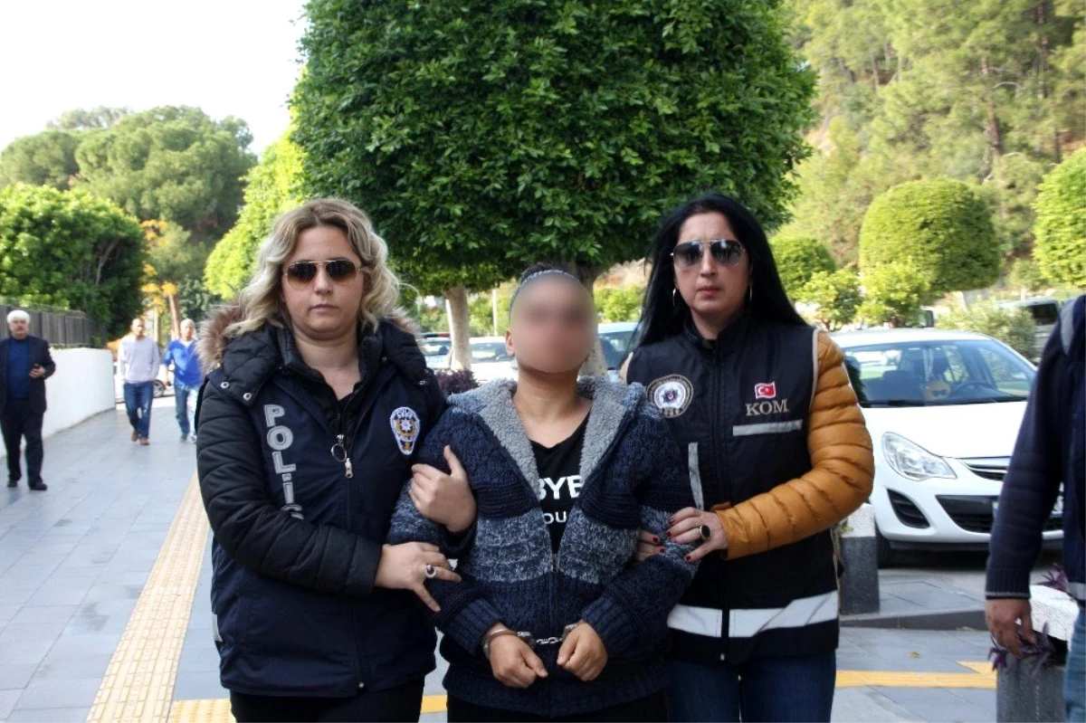 Antalya\'da kanlı infazın katil zanlısı ve azmettiricisi eş adliyeye çıkartıldı
