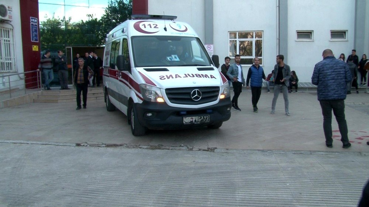 Antalya\'da öğrencilerin bıçaklı kavgası: 1 yaralı