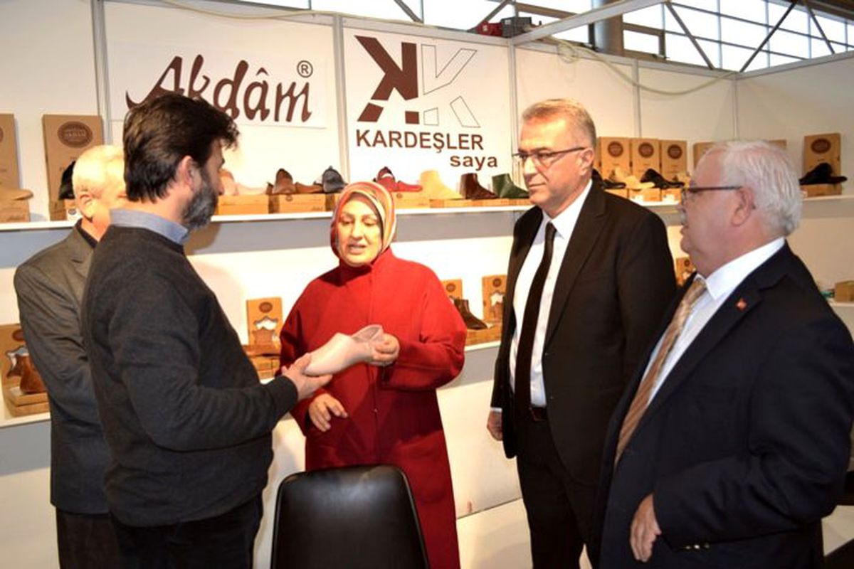 Ayakkabıda 2020 yılı yaz kreasyonu Bursa’da görücüye çıktı