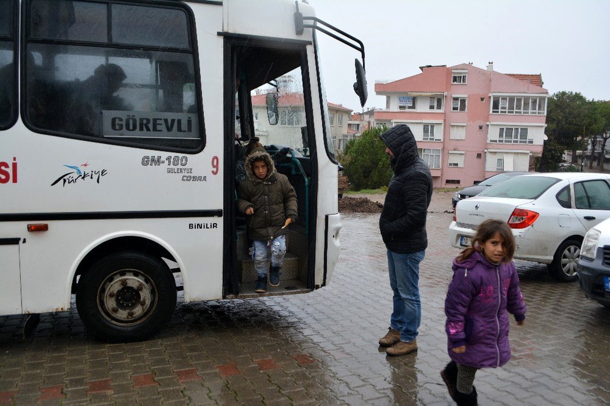 Ayvalık\'ta 29 düzensiz göçmen Sahil Güvenlik ekiplerince kurtarıldı