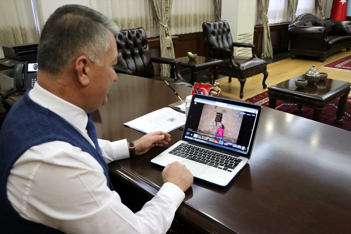 Balıkesir Valisi Yazıcı, AA\'nın "Yılın Fotoğrafları" oylamasına katıldı