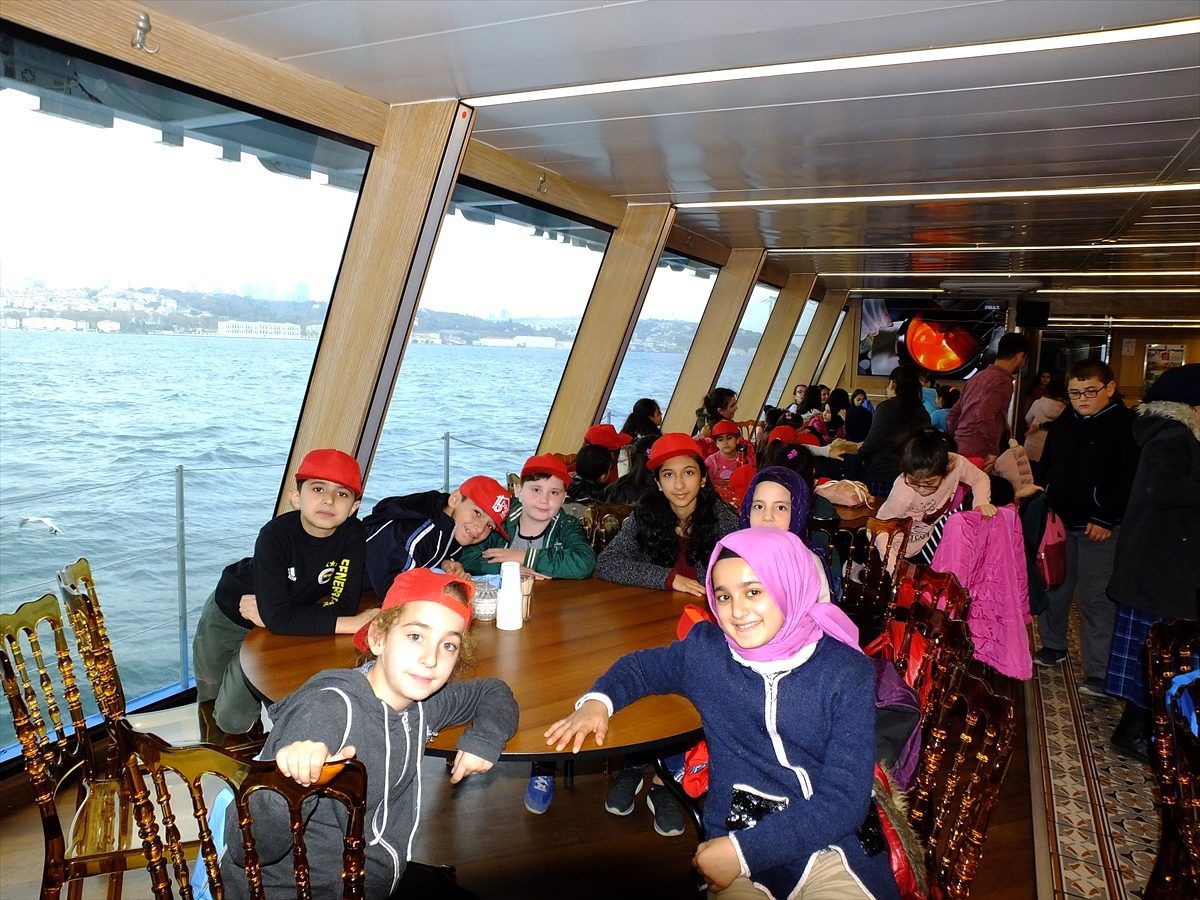 Başarılı öğrenciler Boğaz turuyla ödüllendirildi