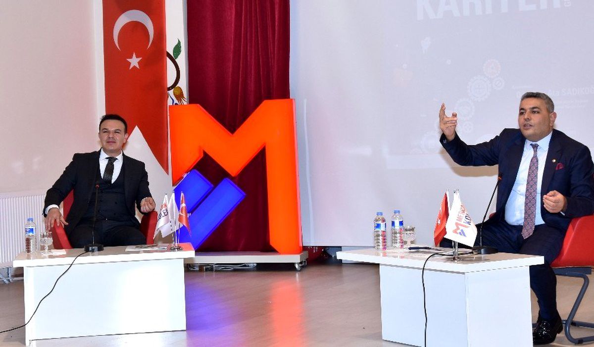Başkan Sadıkoğlu, gençlere dil öğrenmelerini tavsiye etti