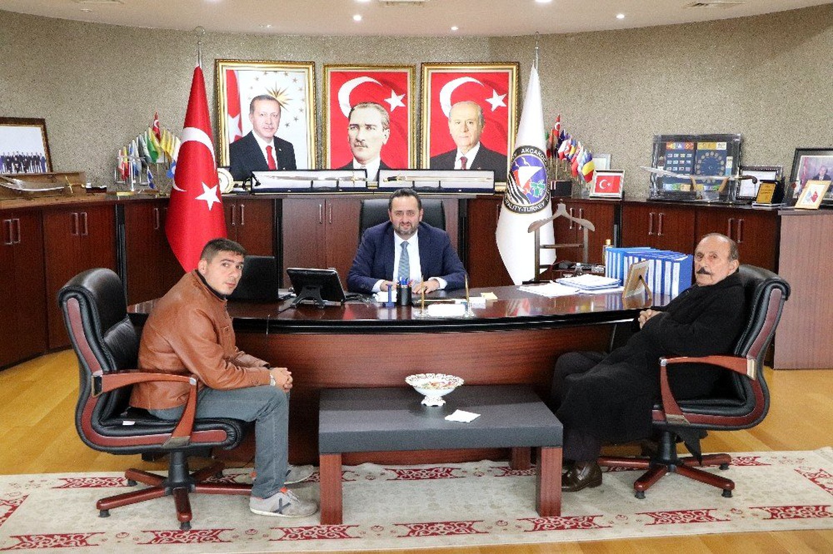 Başkan Yanmaz, vatandaşların sorunlarını dinliyor