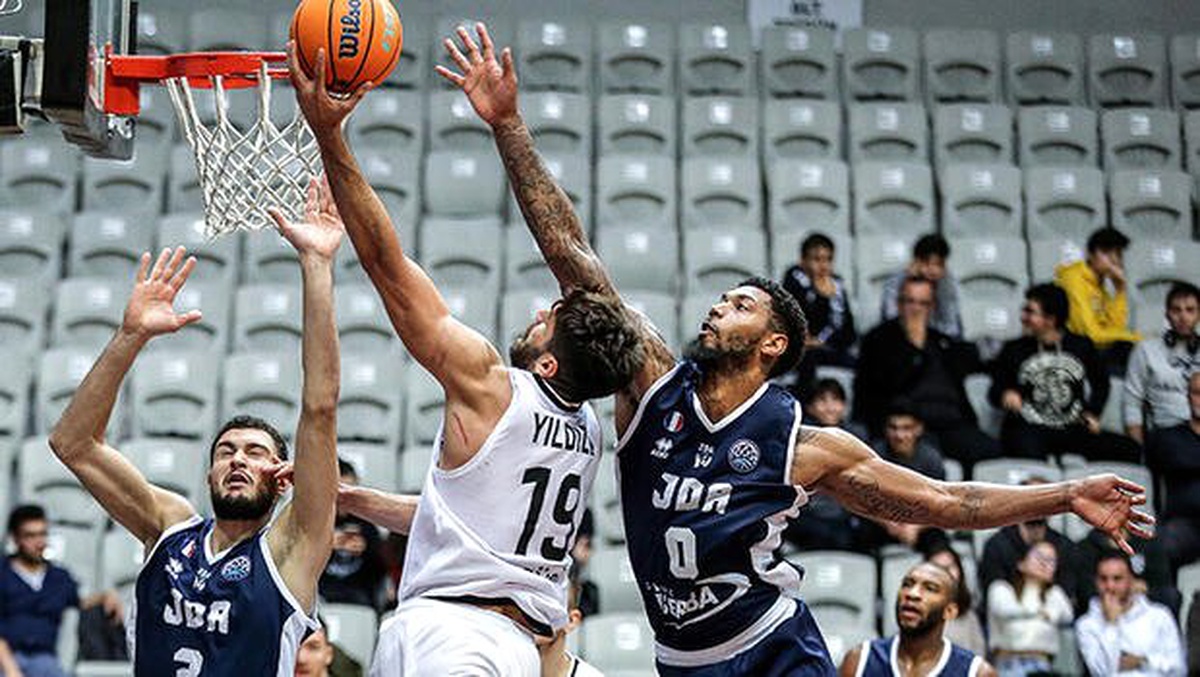 Beşiktaş Sompo Sigorta, sahasında farklı yenildi