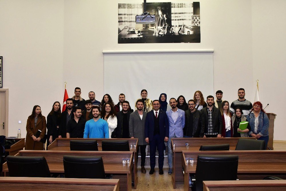 Biga Belediye Meclisi toplantısına gençler damga vurdu
