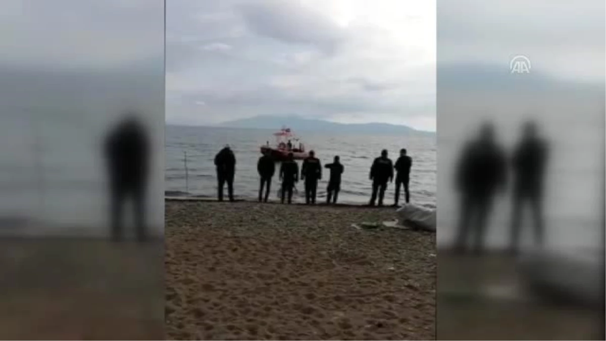 Bodrum\'da denizde batmış el yapımı şişme bot bulundu