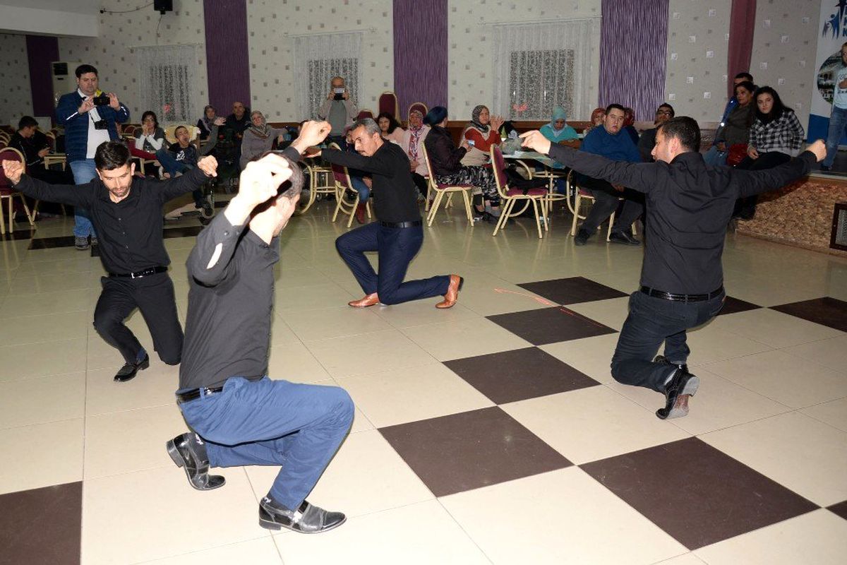 Bozüyük\'te engelliler aileleri ile birlikte gönüllerince eğlendi