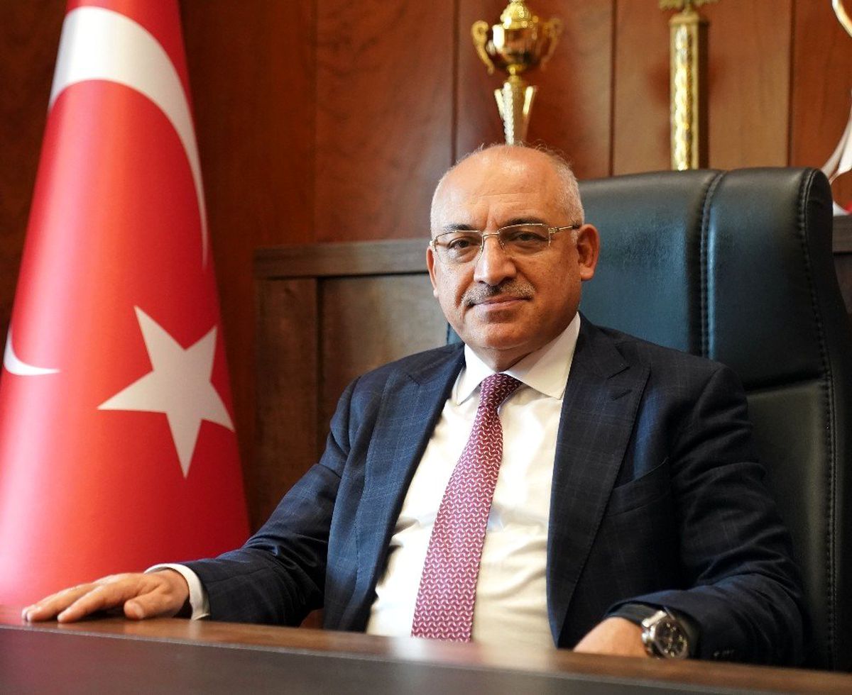 Büyükekşi\'den transfer açıklaması: "Devre arası forvet, orta saha, sol bek ve 6 numara transfer...