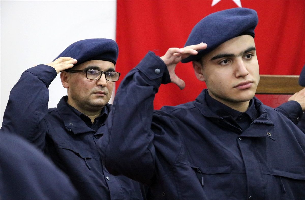 Engelli baba ve oğlu "askerlik" heyecanı yaşadı
