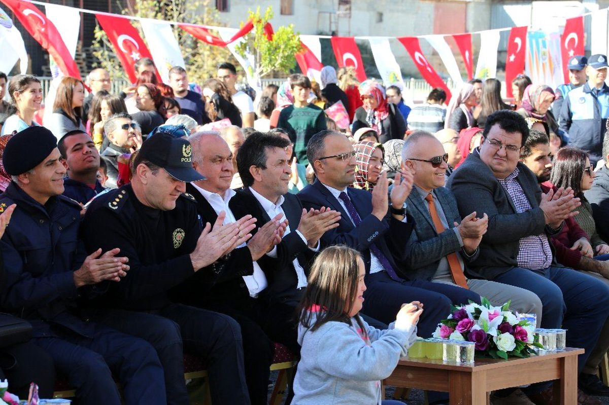 Erdemli\'de \'Engelsiz Park\' hizmete girdi