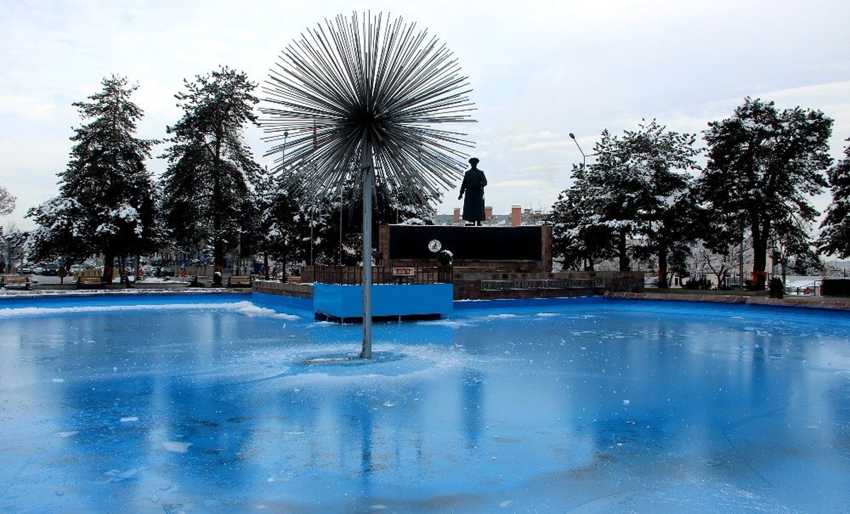Erzurum\'da süs havuzları buz tuttu