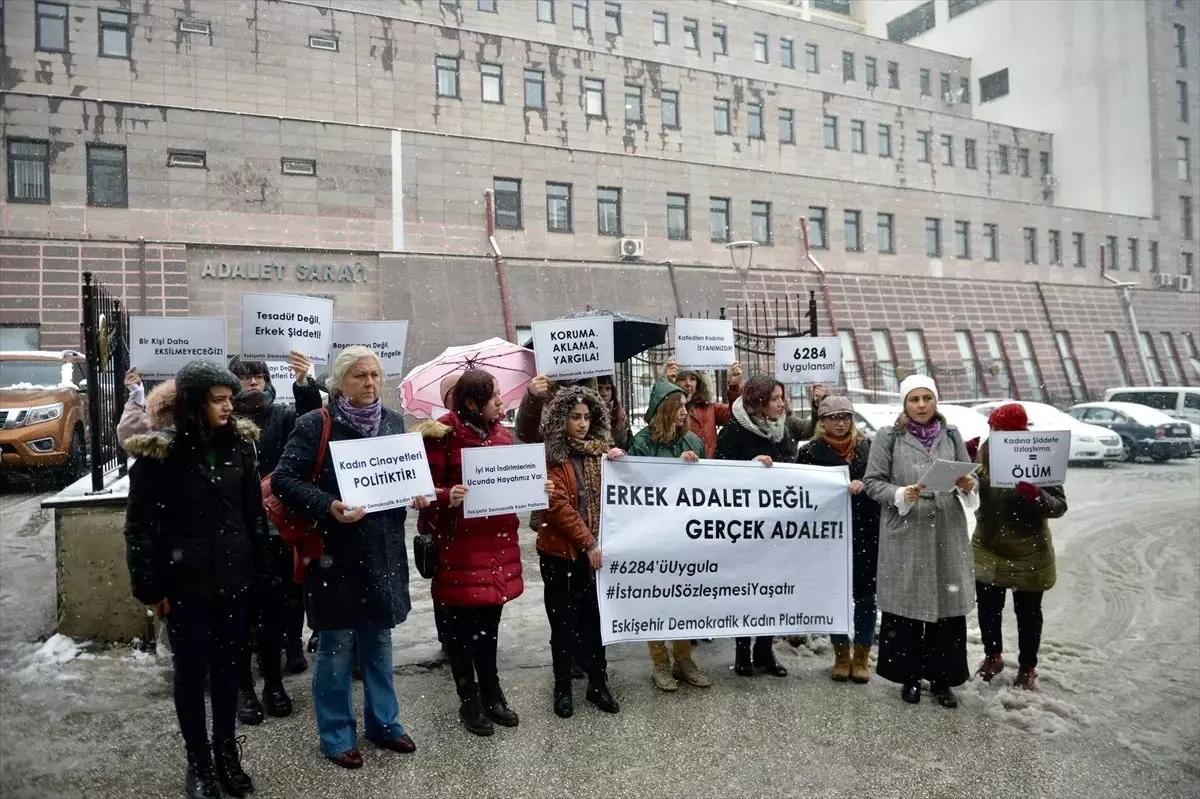 Eskişehir\'de kadınlardan Ayşe Tuba Arslan\'ın öldürülmesine protesto