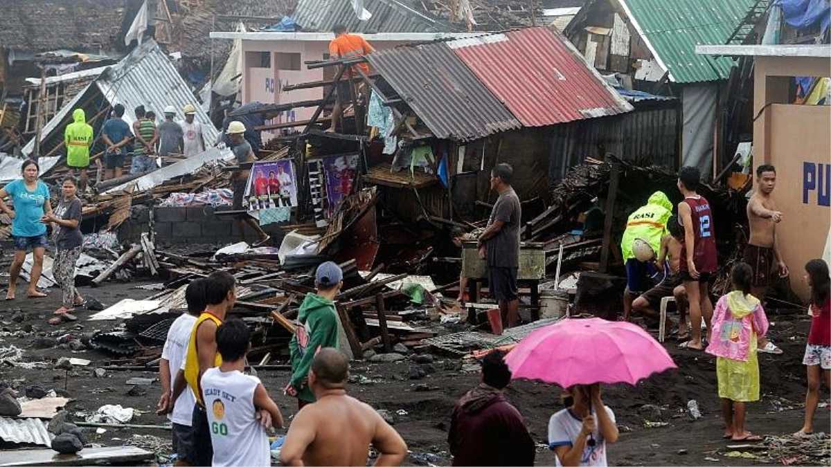 Filipinler\'de etkili olan Kammuri Tayfunu nedeniyle ölenlerin sayısı 17\'ye yükseldi