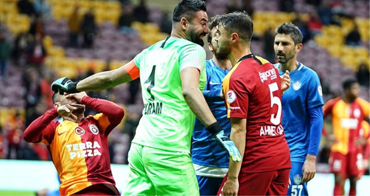 Galatasaray-Tuzlaspor maçında gerginlik!