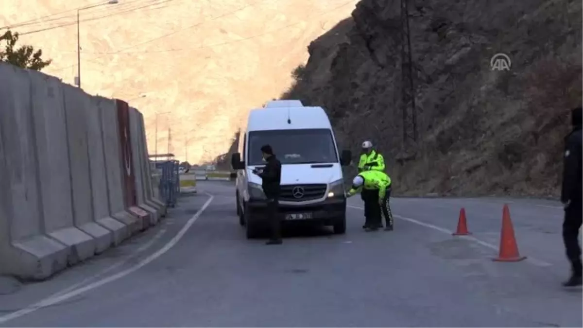 Hakkari\'de kış lastiği uygulaması