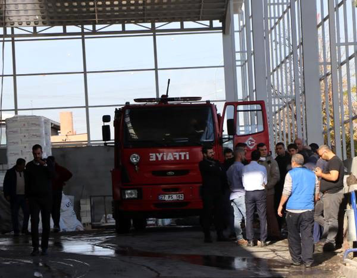 Halı fabrikasında yangın; 13 işçi dumandan etkilendi