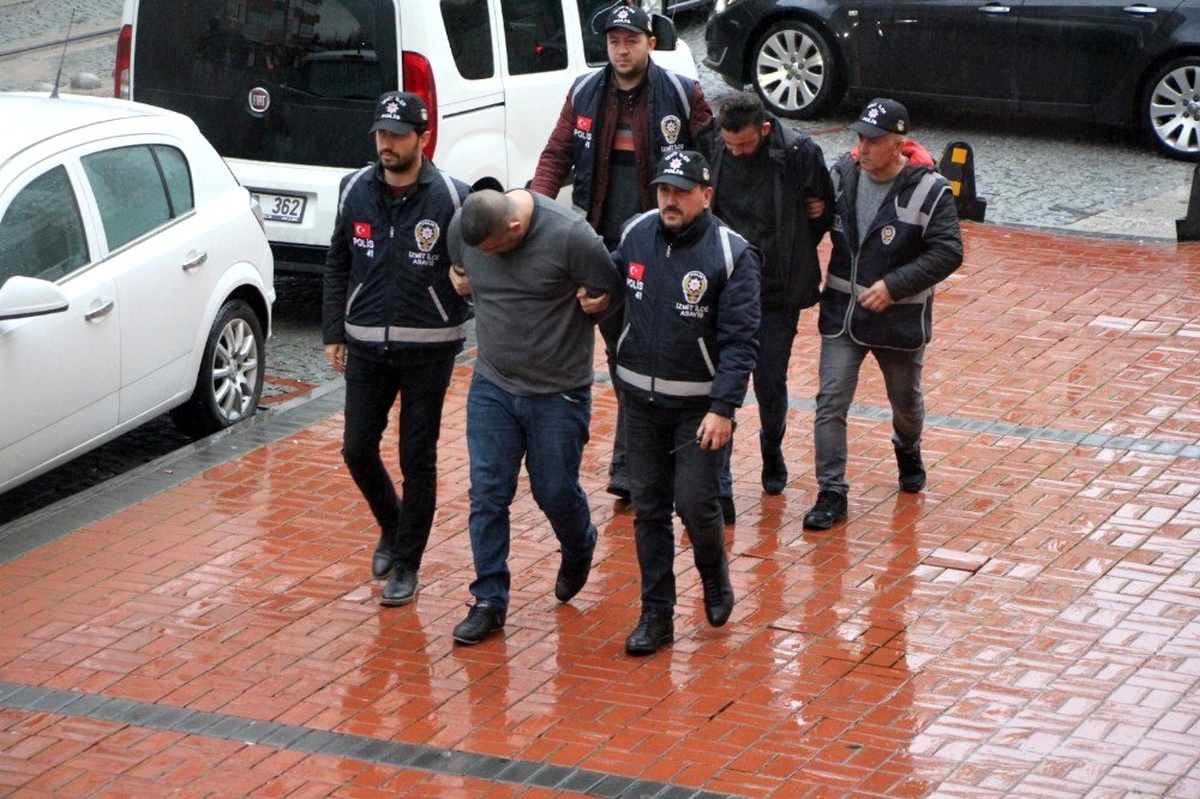 Her yerde aranan suç makinesi sahte kimlikle yakalandı